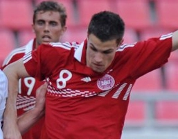 Cú sút phạt gián tiếp khó đỡ