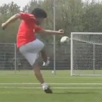 Những pha sút bóng không tưởng