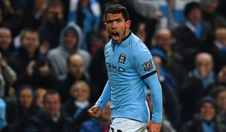 Chân sút đồng hương Tevez cũng có cú đúp