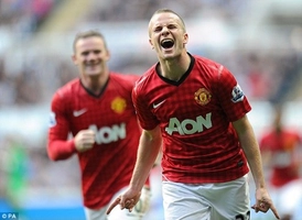 Bàn gia tăng cách biệt đẹp mắt của Tom Cleverley