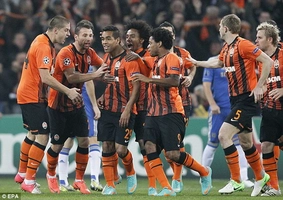 Nhà ĐKVĐ Champions League thua bạc mặt trên đất Ukraine