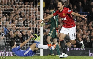 Bàn thắng quyết định của Javier Hernandez ở đại chiến nước Anh: Đỉnh cao của .... rùa tai đỏ