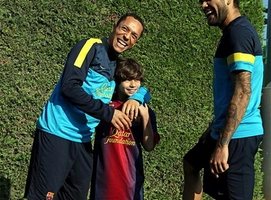 Tài năng và nghị lực đáng nể của chú bé không chân Gabriel Muniz