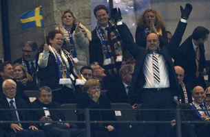 Thủ tướng Thụy Điển phát cuồng trên khán đài sau màn lội ngược dòng khó tin của đội nhà