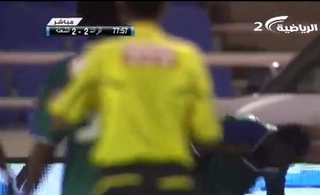 Tuyệt tác chích bóng qua người và vô lê