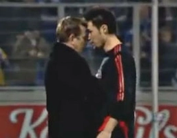 Cười chảy nước mắt với những tình huống siêu hài trên sân cỏ