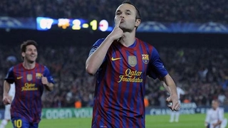 Iniesta gỡ hoà ngay trước giờ nghỉ giải lao