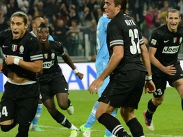 Dự bị lập đại công, Juventus bắt đại địch thủ Napoli phải quy hàng