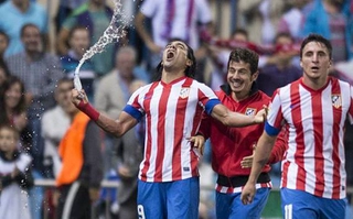 Falcao nổ súng, Atletico chia sẻ ngôi đầu với Barca