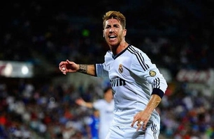Cú đánh gót ngẫu hứng suýt thành bàn của Sergio Ramos