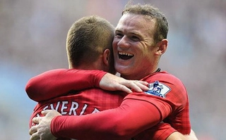 Rooney lập hattrick