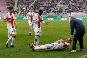 Pha ăn mừng bàn thắng theo phong cách cá lên bờ