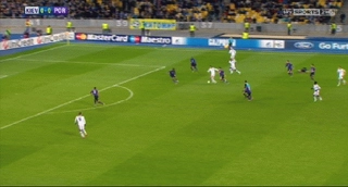 Fan Dinamo Kiev phá thối đội nhà