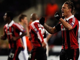 Trung vệ Mexes vẽ siêu phẩm xe đạp chổng ngược khủng hơn Zlatan Ibrahimovic