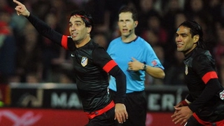 Trọng tài TBN lại mắc sai lầm cho trận đấu bắt đầu khi chưa đủ cầu thủ