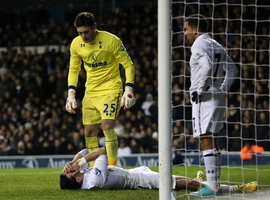 Pha phản lưới nhà siêu hài của Gareth Bale