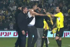 Tuyệt chiêu bắt fan quá khích của cảnh sát