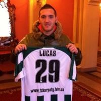 Lucas tái hiện siêu phẩm của Paul Scholes vào lưới Aston Villa