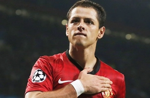 Javier Hernandez hoàn tất cú đúp