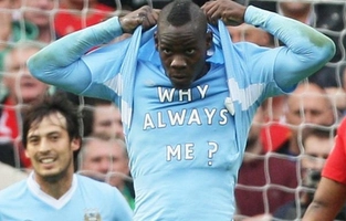 Balotelli đầu gấu cướp mũ, cà khịa đồng đội