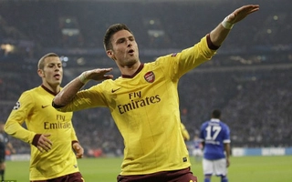 Dẫn trước 2-0, Arsenal vẫn không thể rửa hận Schalke