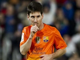 Messi lại bị chọc tức bằng cách gọi tên CR7