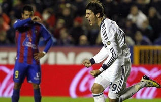 Ronaldo chấn thương, Real Madrid vẫn đầy bản lĩnh vượt qua chủ nhà khó chơi Levante