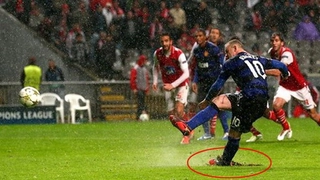 Wayne Rooney có phải là cầu thủ thích diễn kịch?