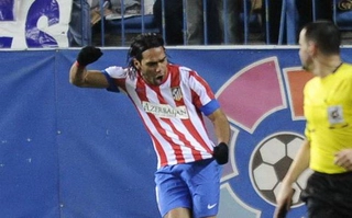 Sát thủ Radamel Falcao gieo rắc nỗi kinh hoàng cho La Liga trong ngày Messi lập siêu kỷ lục