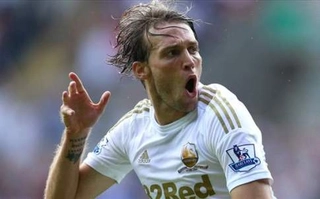 Michu tiếp tục thể hiện bản năng sát thủ