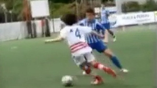 Cầu thủ của CLB hạng 3 BĐN khiến châu Âu điên loạn