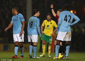 Toàn bộ pha bóng dẫn tới chiếc thẻ đỏ của Samir Nasri