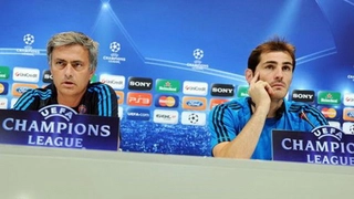 Mourinho và Casillas phớt lờ nhau