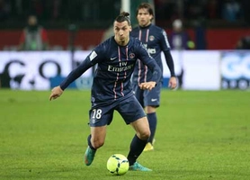 Ibrahimovic hụt siêu phẩm để đời trong gang tấc