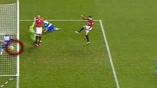 Khoảnh khắc Van Persie: Bàn thắng bị từ chối và pha bỏ lỡ đẳng cấp