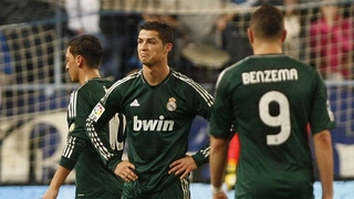 Real thua nhục nhã trên sân Malaga, Mourinho sắp mất ghế?