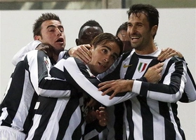 Cagliari 1-3 Juve: 3 điểm lịch sử của Conte