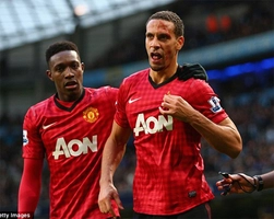 Rio Ferdinand đổ máu vì ăn đạn từ khán đài