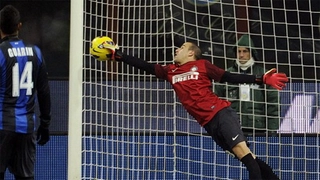 Inter: Tiền đạo Rodrigo Palacio về làm... thủ môn