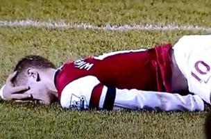 Sao trẻ Arsenal suýt mất đời trai