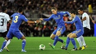 Torres lại thể hiện khả năng... bỏ lỡ cơ hội tuyệt vời