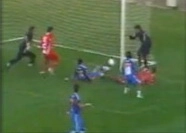 Đội bóng chơi với .... hai thủ môn cùng lúc