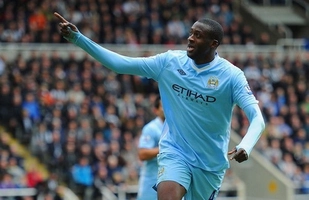 Yaya Toure gỡ lại 1 bàn cho Man City