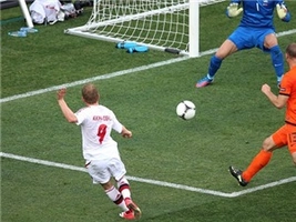 Cận cảnh khoảnh khắc hạ sát Á quân thế giới của chàng chiến binh Đan Mạch