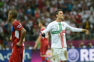 Khung gỗ - Kẻ thù lớn nhất của Ronaldo và ĐT Bồ Đào Nha