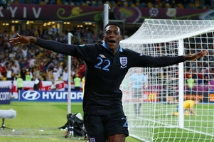 Danny Welbeck và pha đánh gót thần sầu