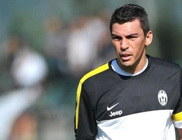 Lucio mắc lỗi ngớ ngẩn ngày ra mắt Juventus