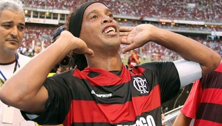 Fan làm clip bênh Ronaldinho