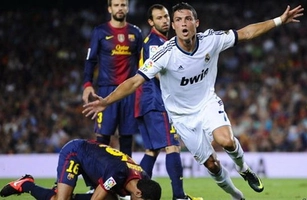 Cristiano Ronaldo đi vào lịch sử El Clasico