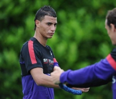 Chamakh bắt đầu màn rượt đuổi tỷ số mới